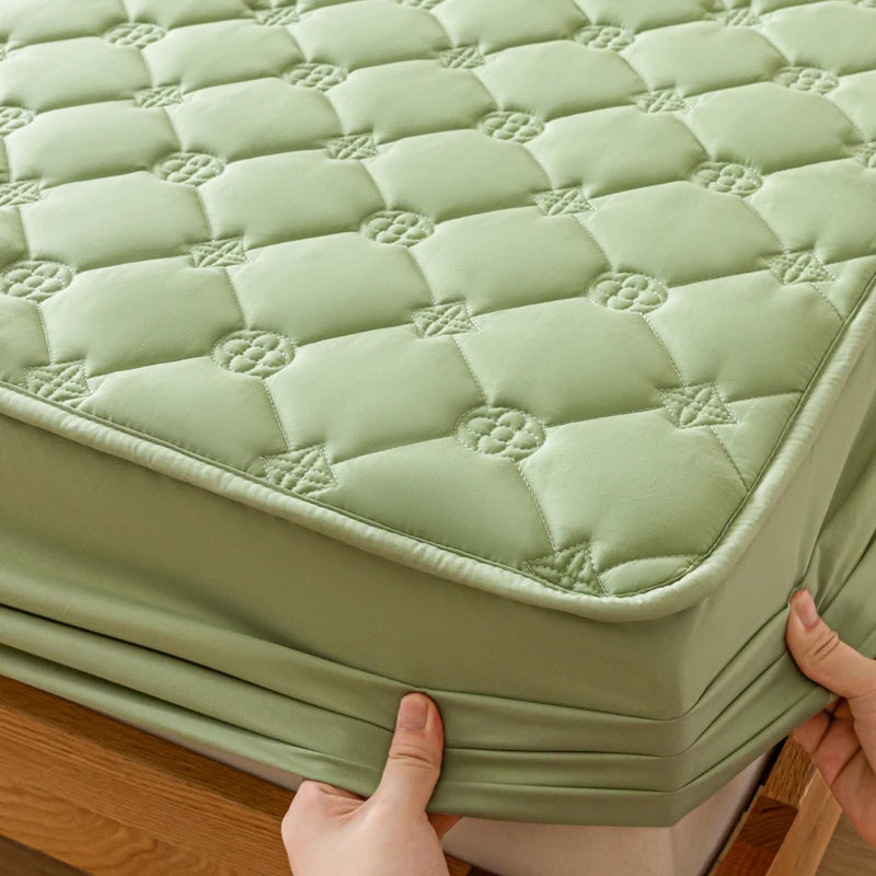 Premium Waterproof Mattress Protector Cover,Fitted Sheet - Hypoallergenic, Breathable, Ensures a Dry Comfortable Night's Sleep