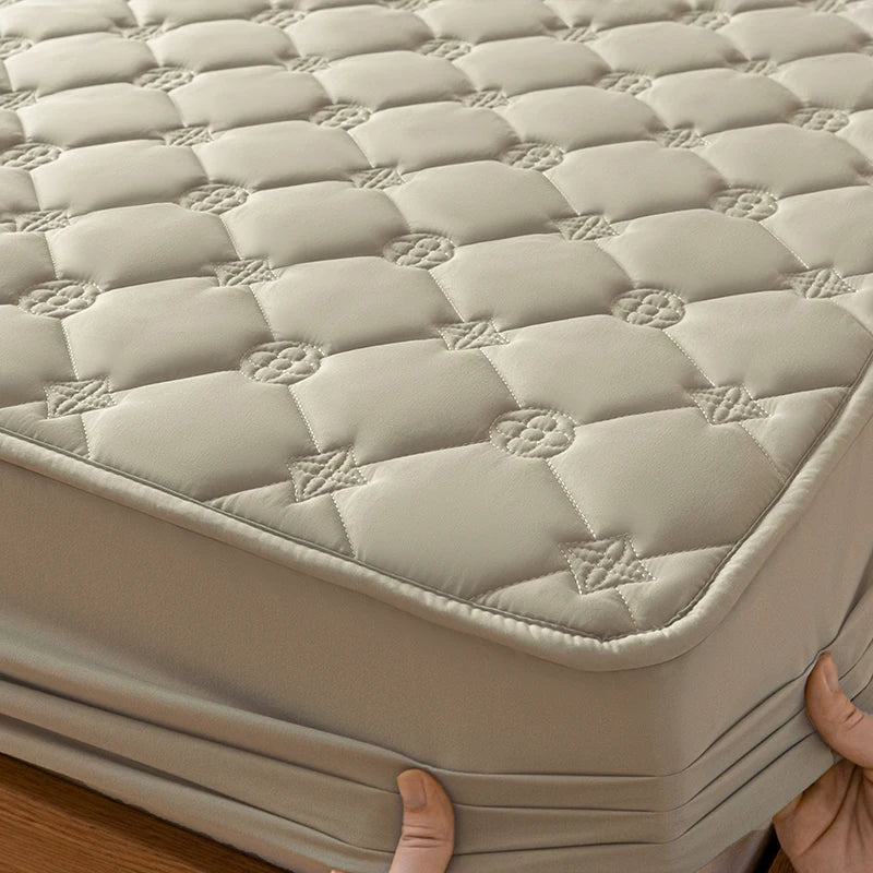 Premium Waterproof Mattress Protector Cover,Fitted Sheet - Hypoallergenic, Breathable, Ensures a Dry Comfortable Night's Sleep