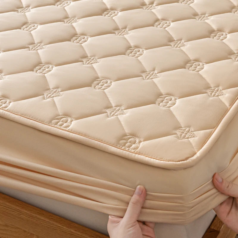 Premium Waterproof Mattress Protector Cover,Fitted Sheet - Hypoallergenic, Breathable, Ensures a Dry Comfortable Night's Sleep