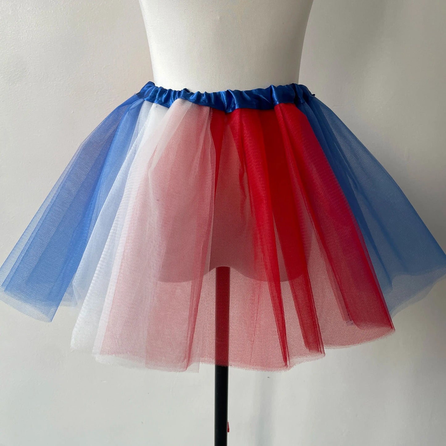 Children's mesh TUTU skirt, red, white, and blue color combination for holiday celebrations and dance performances