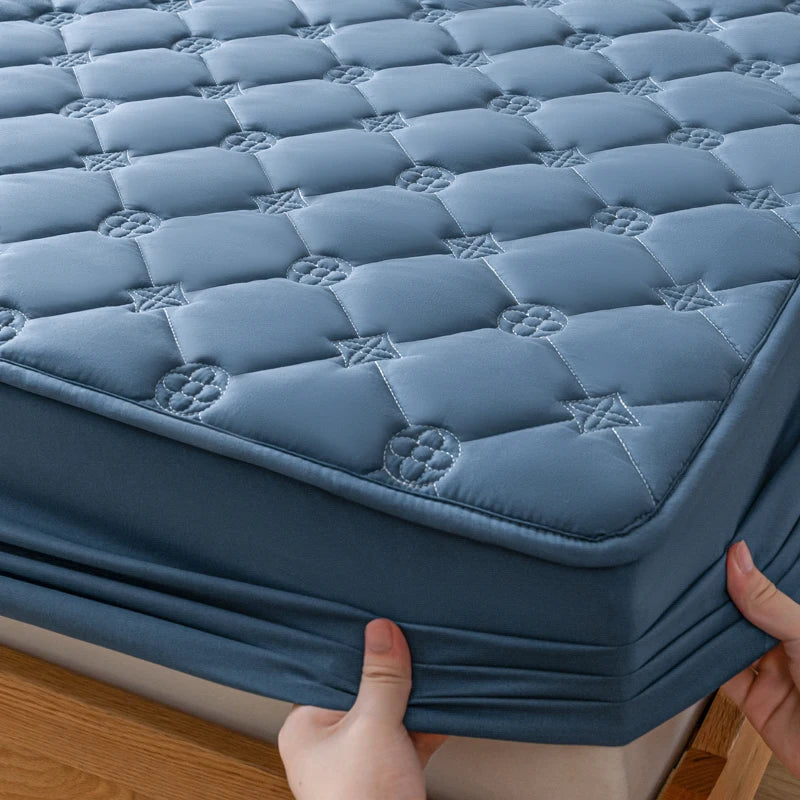 Premium Waterproof Mattress Protector Cover,Fitted Sheet - Hypoallergenic, Breathable, Ensures a Dry Comfortable Night's Sleep