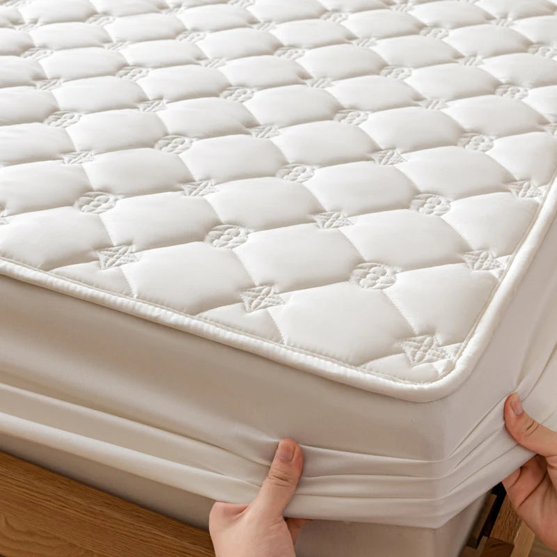 Premium Waterproof Mattress Protector Cover,Fitted Sheet - Hypoallergenic, Breathable, Ensures a Dry Comfortable Night's Sleep