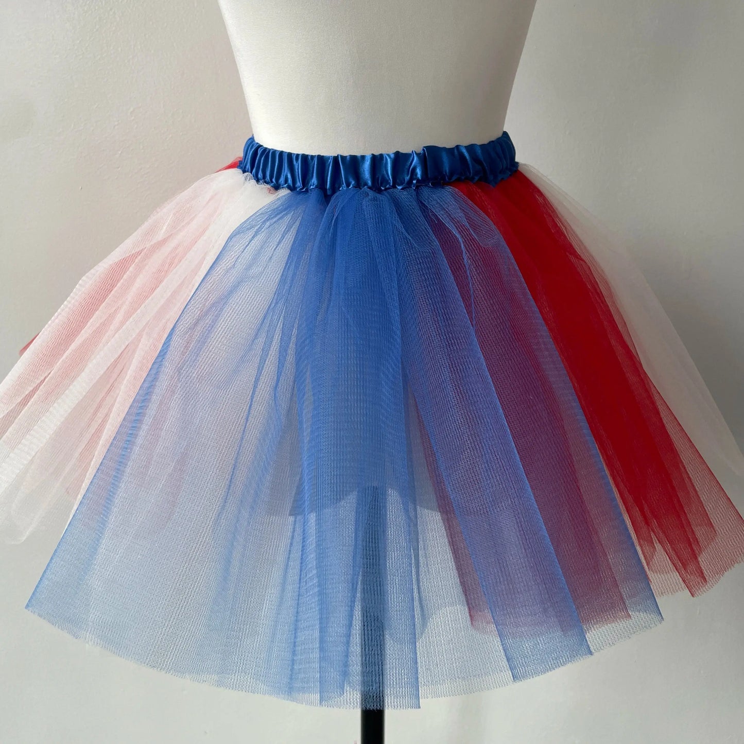 Children's mesh TUTU skirt, red, white, and blue color combination for holiday celebrations and dance performances